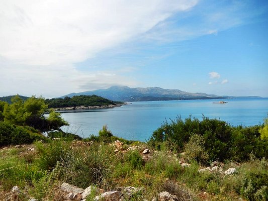 16. Pohled na moře u města Sarande, ležící na jihu Albánie
